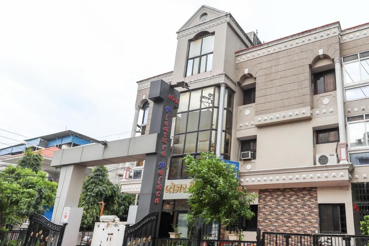 Oyo 62194 Pleasure Palace Hotel Indore Exterior photo